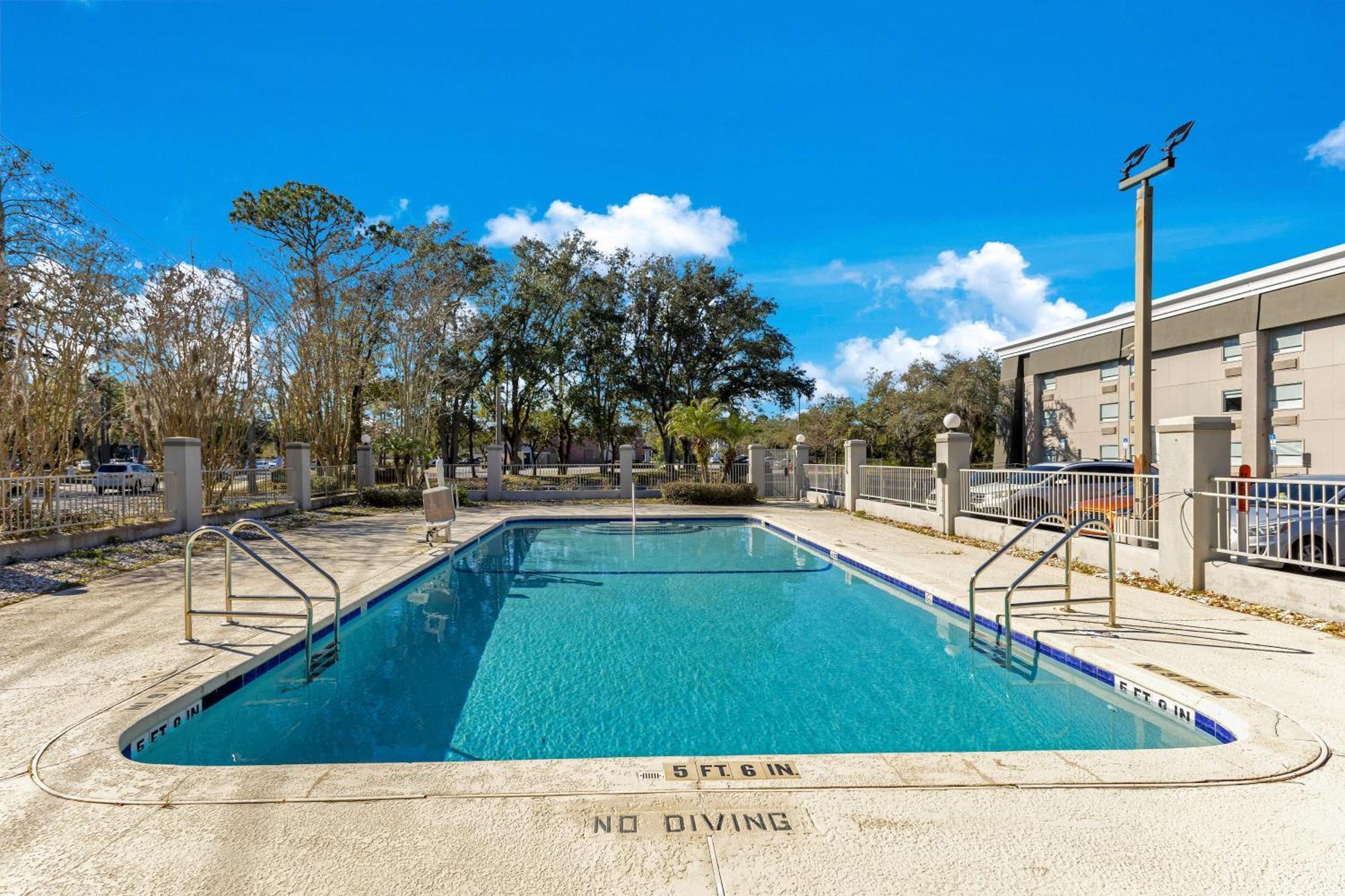 La Quinta Inn & Suites By Wyndham Jacksonville Mandarin Exterior photo